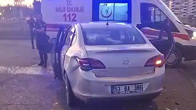 Siirt'te iki otomobil çapıştı, 2 sürücü yaralandı
