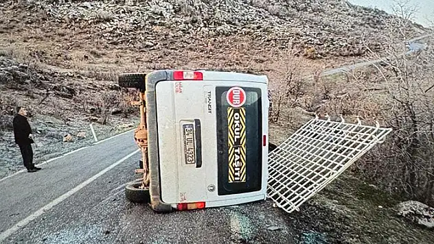 Siirt'te işçileri taşıyan minibüs devrildi: 11 yaralı
