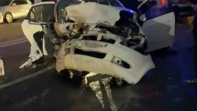 Siirt'te iki otomobil kafa kafaya çarpıştı: 1 ölü, 3 yaralı
