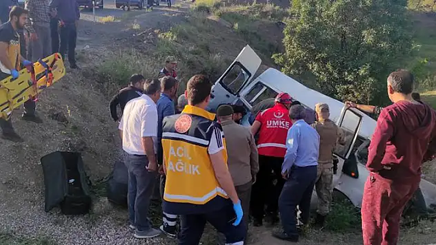 Siirt'te işçileri taşıyan minibüs uçuruma yuvarlandı! 4 kişi hayatını kaybetti yaralılar var