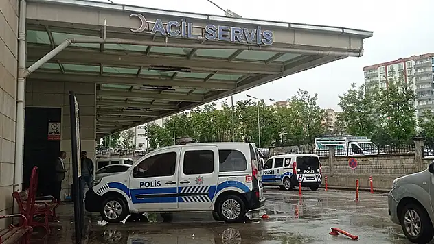 Siirt'te liselilerin bıçaklı kavgası: 1'i ağır, 3 yaralı
