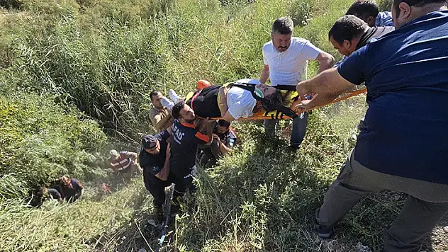 Siirt'te öğretmenleri taşıyan otomobil dereye uçtu: 2 yaralı