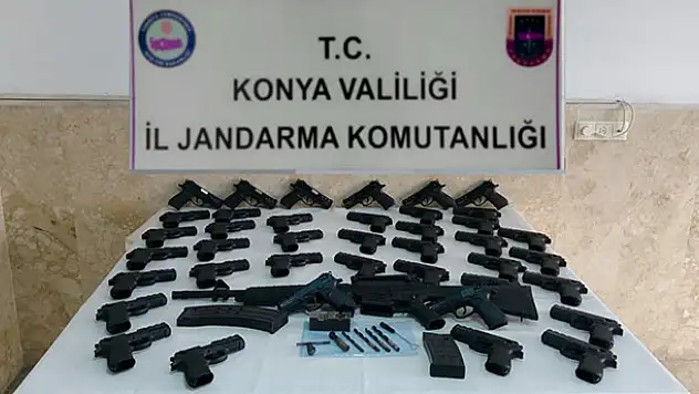 Silah ürettiği evinde 40 tabanca ve bir tüfekle yakalandı