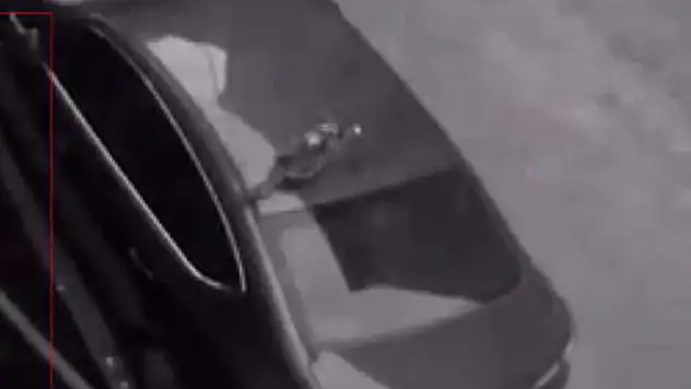 
Silahlı saldırgana anahtarlık atarak karşı koydu