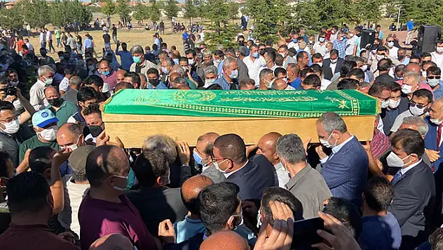 Silahlı saldırıda öldürülen 7 kişi son yolculuğuna uğurlandı
