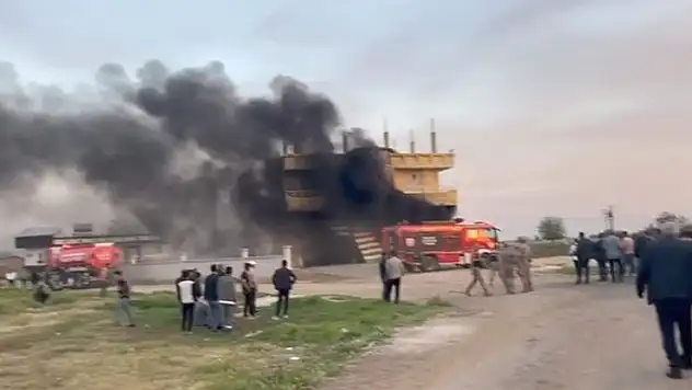 Silahlı saldırıda ölen şahsın yakınları, husumetlilerinin evini ateşe verdi