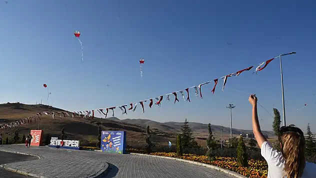 Sille Seyir Tepesi'nde 'Uçurtma Şenliği' düzenledi
