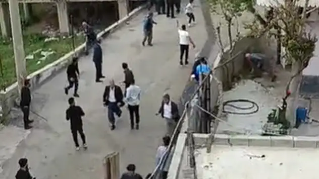 Silopi'de seçimi kazanan ve kaybeden aileler arasında taş ve sopalı kavga: 7 yaralı
