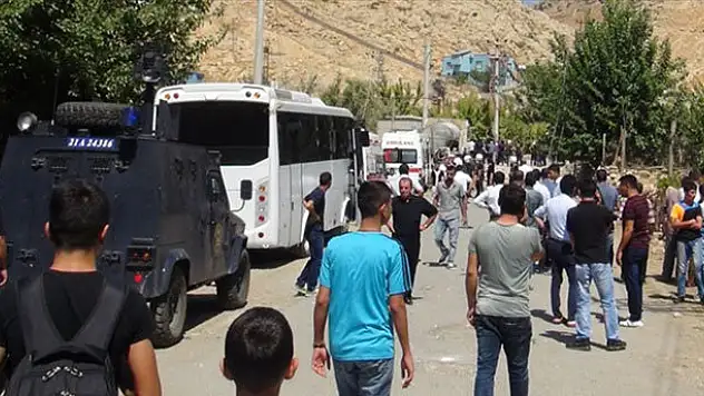 Silvan'da PKK'nın karayoluna tuzakladığı patlayıcı imha edildi