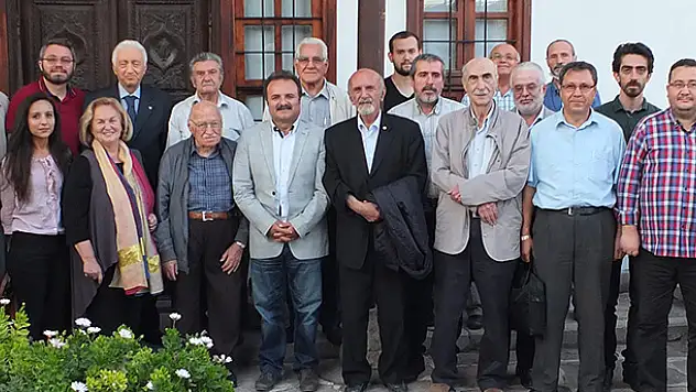 Şimşekler: Mevlana'yı  hikâyeden öğreniyoruz