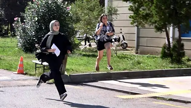 Sınava geç kalan KPSS adayları Usain Bolt'u aratmadı