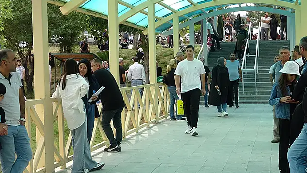 Sınava geç kaldı kabahati halk otobüsünde buldu
