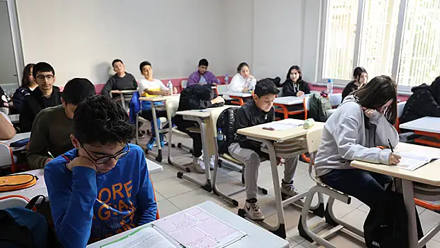 Sınava girecek öğrencilere bayram tatili uyarısı
