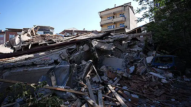 Sındırgı depreminde 1036 bağımsız bölümün ağır hasarlı veya yıkık olduğu tespit edildi