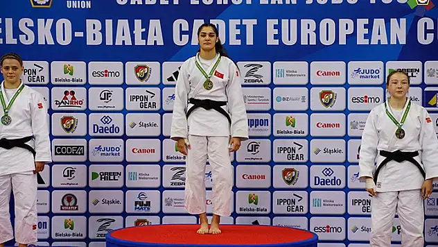 Sinem Oruç Polonya'dan birincilikle döndü