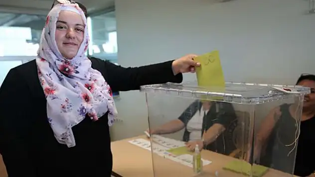 Sınır kapılarında oy verme işlemi başladı
