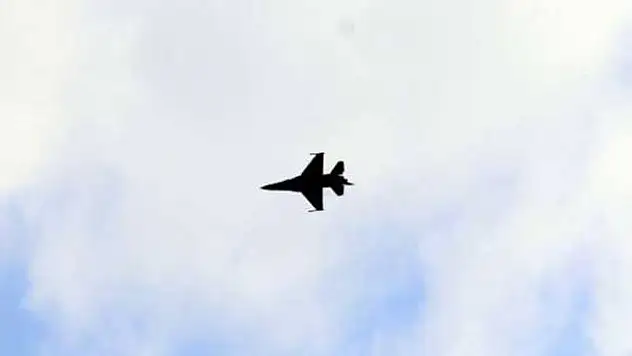 Sınıra yaklaşan Suriye uçağına jet cevap