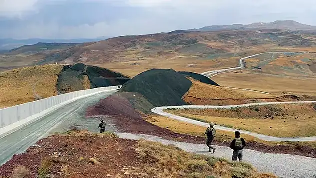 Sınırda fotokapanlı güvenlik

