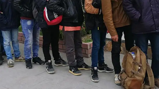 Sınırı yasa dışı geçmeye çalışan 46 düzensiz göçmen yakalandı
