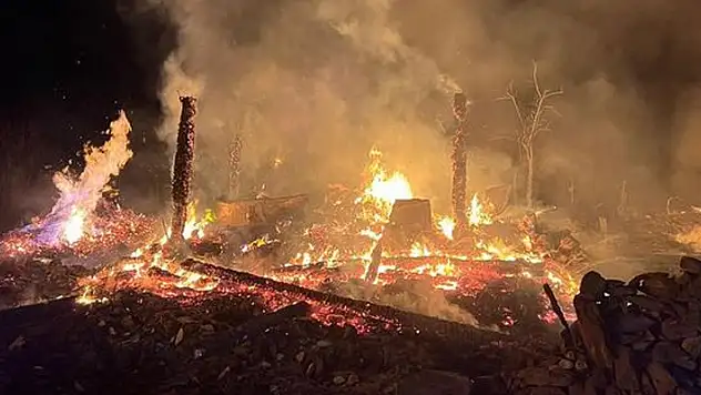 Sinop'ta 5 evin zarar gördüğü yangında 2 kişi öldü
