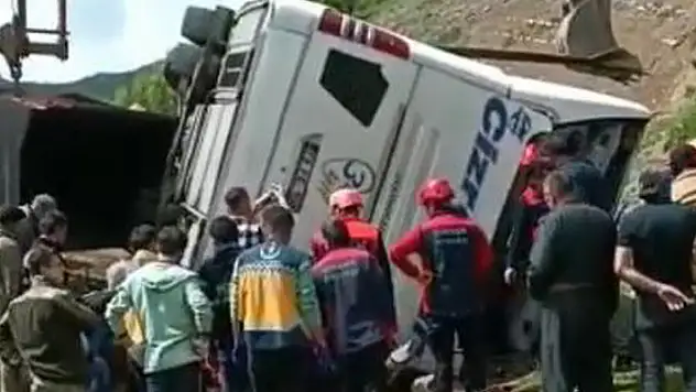 Şırnak'ta askerleri taşıyan otobüs devrildi: 2 şehit, 45 yaralı 
