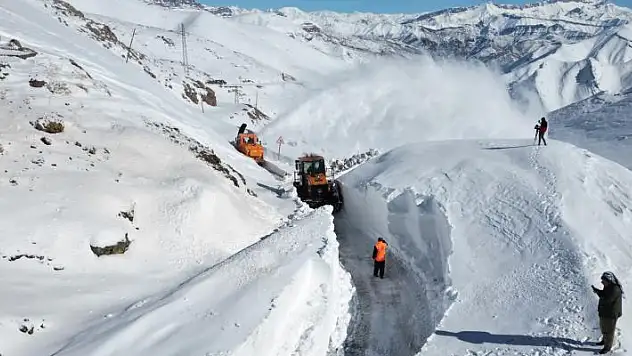 Şırnak'ta kar kalınlığı 2 metreyi geçti
