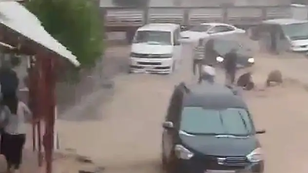 Şırnak'ta sel sularına kapılan kadın ve çocuğu vatandaşlar kurtardı
