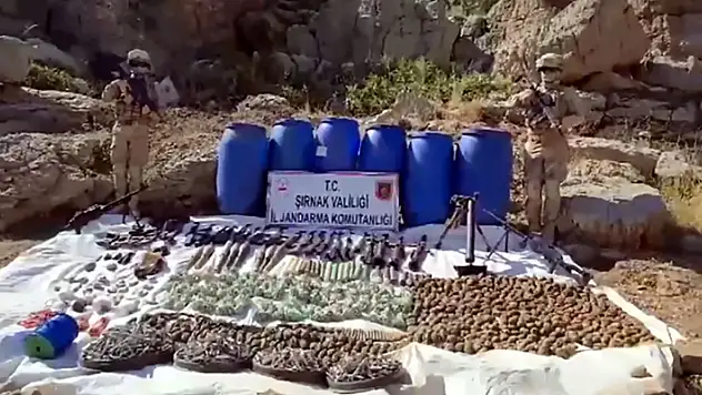 Şırnak'ta teröristlerin mühimmat deposu mağara, imha edildi
