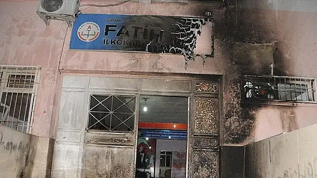 Şırnak Valisi Su: Teröristler Cizre ve Silopi'de 6 okula saldırdı
