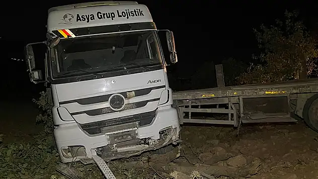 Şırnak'ta tır şarampole yuvarlandı: 1 ölü