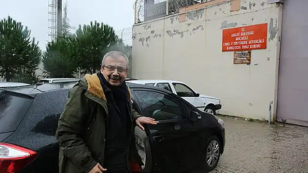 Sırrı Süreyya Önder cezaevine teslim oldu