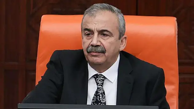 Sırrı Süreyya Önder'den gelen haberler kötü! Sağlık durumunu hastane açıkladı