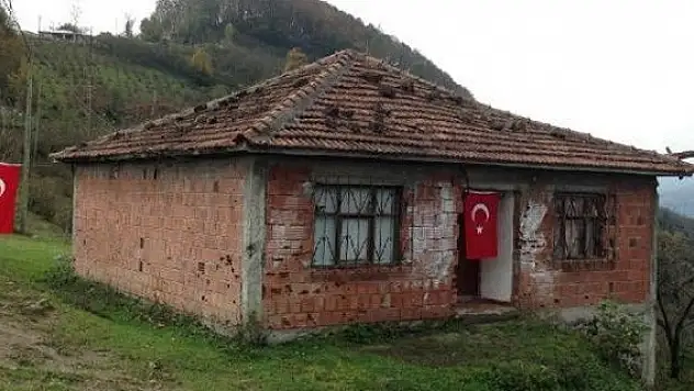 Sıva ustası şehit ailesine evini bağışladı