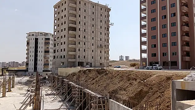 Sıva yaparken 6'ncı kattan düşen kişi öldü

