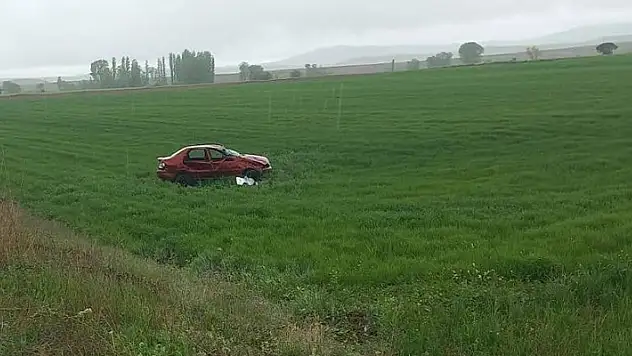 Sivas'ta devrilen otomobildeki 2 kişi öldü, 5 kişi yaralandı

