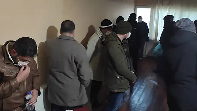 Sivas'ta evde kumar oynayan 15 kişiye 37 bin 273 lira ceza