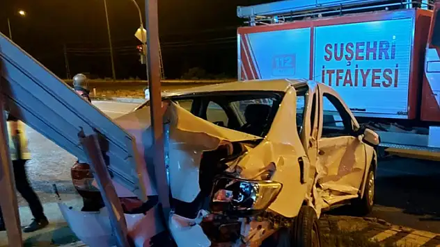 Sivas'ta iki otomobil çarpıştı: 10 yaralı
