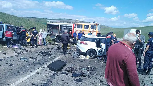 Sivas'ta katliam gibi kaza! 9 ölü...
