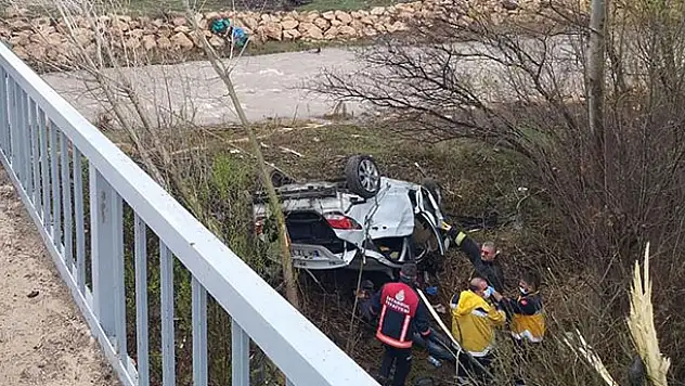 Sivas'ta otomobil devrildi: 4 ölü