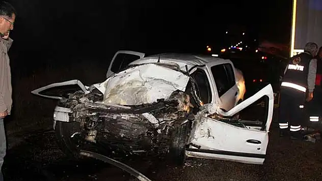 Sivas'ta otomobil ile tır çarpıştı: 1 ölü, 1 yaralı