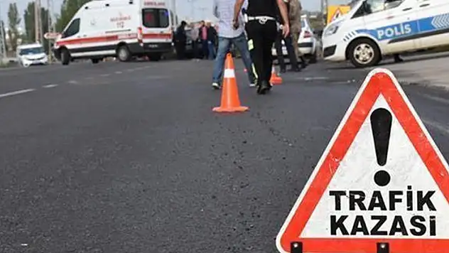 Sivas'ta trafik kazası: 2 ölü 1 yaralı