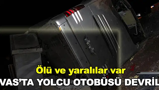Sivas'ta yolcu otobüsü devrildi