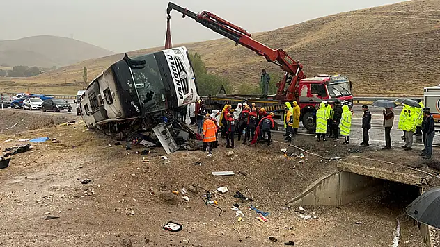 Sivas'taki otobüs kazasında ölü sayısı 8'e çıktı

