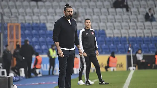 Sivasspor'da teknik direktör Servet Çetin ile yollar ayrıldı

