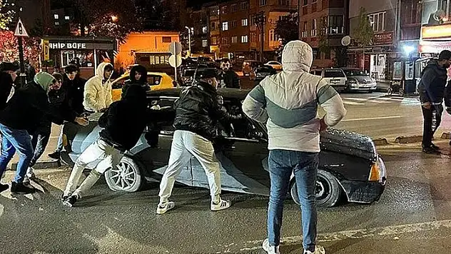 Sivas'ta iki grup arasında taşlı, sopalı ve silahlı kavga
