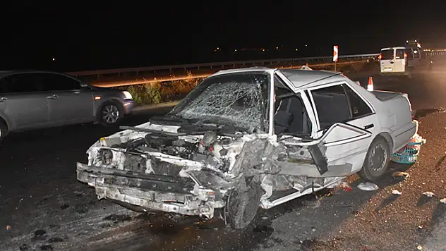 Sivas'ta iki otomobil çarpıştı: 6 yaralı
