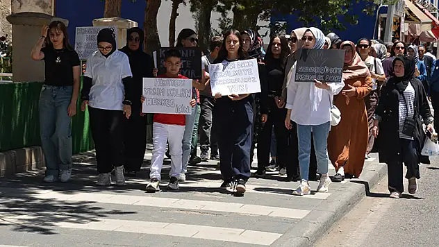 Sivas'ta kadınlar, 3 çocuk annesi Gonca Özdemir için yürüdü