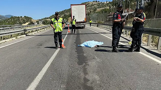 Sivas'ta tır yayalara çarptı: 1 ölü, 1 yararlı