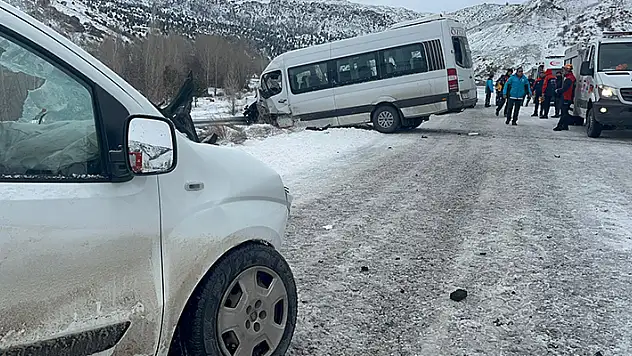 Sivas'taki kazada 26 yaralıdan 24'ü taburcu oldu


