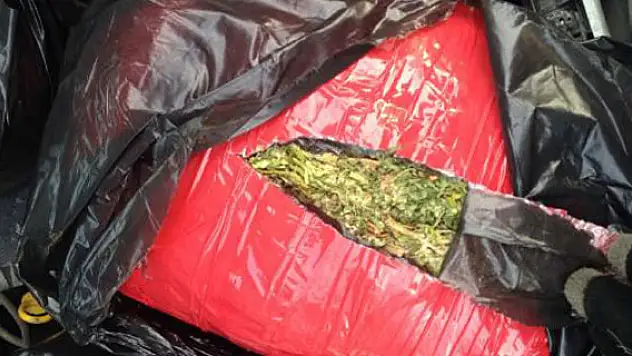 Siverek'te otomobilde 11 kilo esrar, sürücü tutuklandı